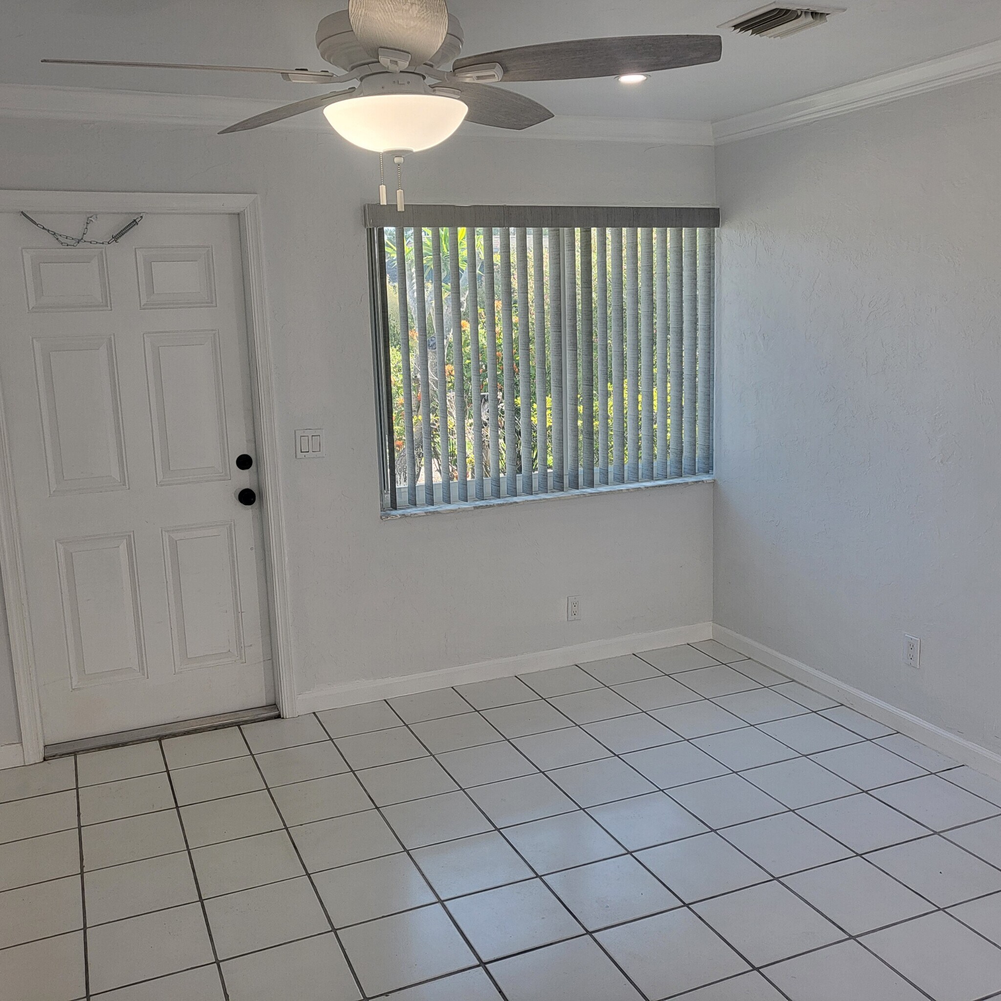 Building Photo - 4884 Bonanza Ct