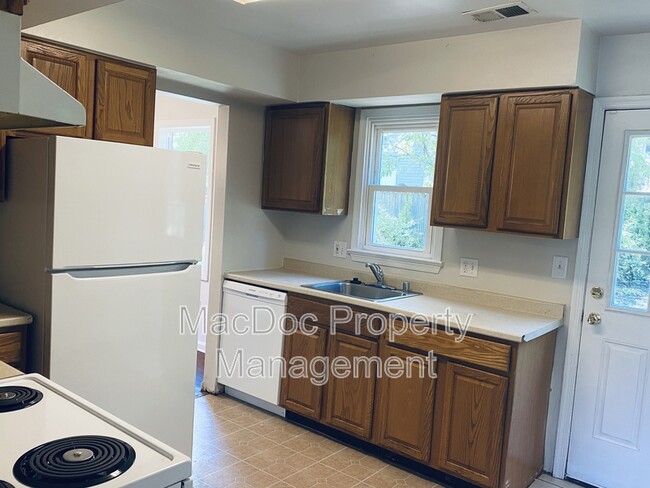 Building Photo - 298 Red Oak Dr