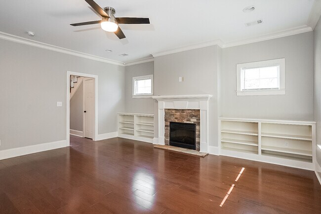 Building Photo - Inviting 3-Bedroom Home