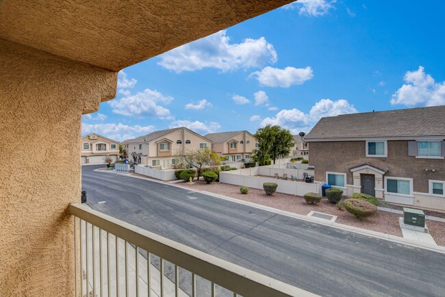 Building Photo - 2 BR Aliante Townhome with Attached Garage...