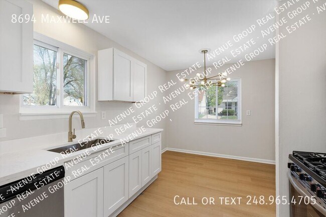 Building Photo - 8694 Maxwell Ave