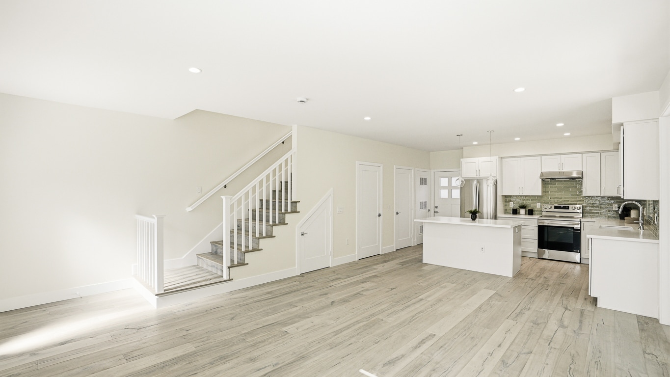 Building Photo - 3938 S Victoria Ave