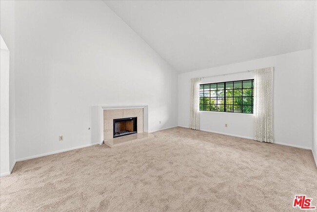 Building Photo - 6911 Sunset Ridge Ct