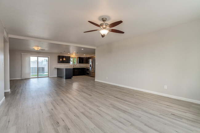 Building Photo - 6842 N Camino de las Brisas