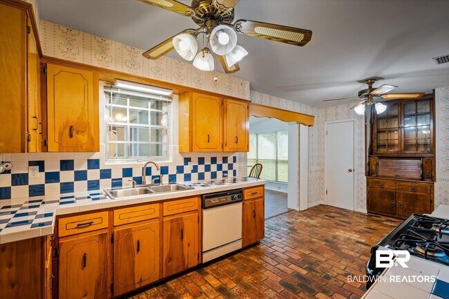 Building Photo - 7300 Cypress Ave