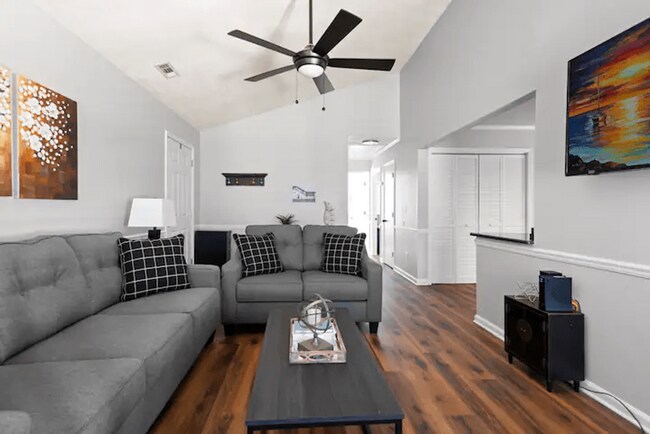 Building Photo - 2-Bedroom, 2-Bath Apartment in Fayetteville – Spacious Layout & Great Location!