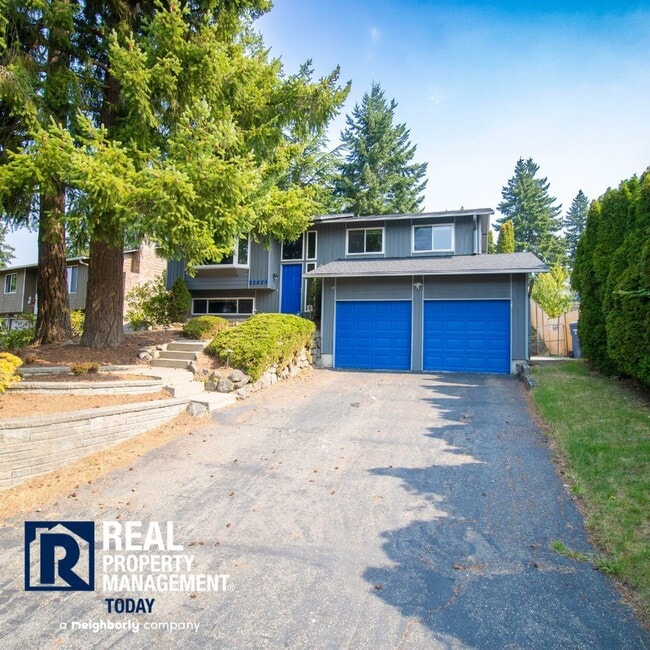 Building Photo - Rare 4 Bedroom Plus 4 Bathroom Home!