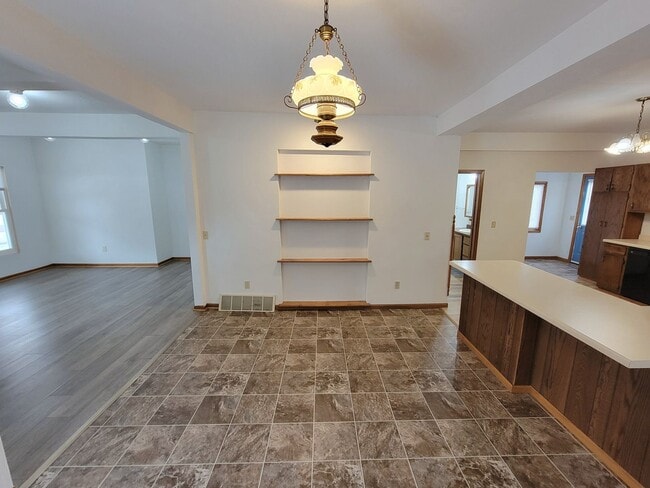 Building Photo - 322 1/2-316-312 W Columbia St