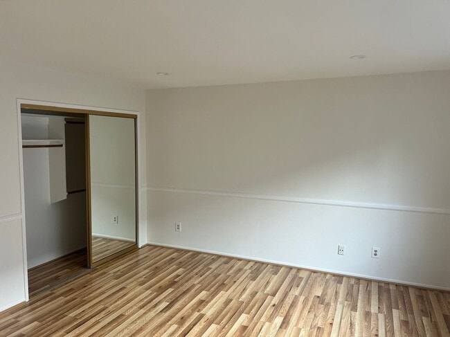 Building Photo - 13112 Moorpark St