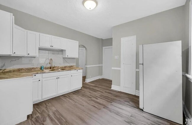 Building Photo - 1319 Marshall St