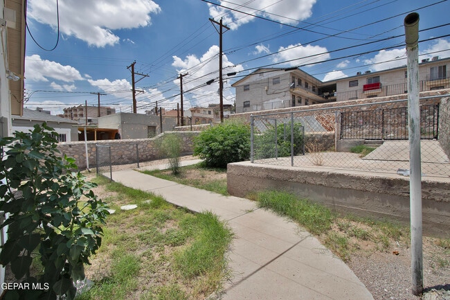 Building Photo - 1703 E Rio Grande Ave