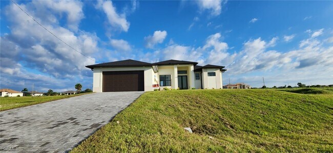 Building Photo - 4011 NW 38th Ln
