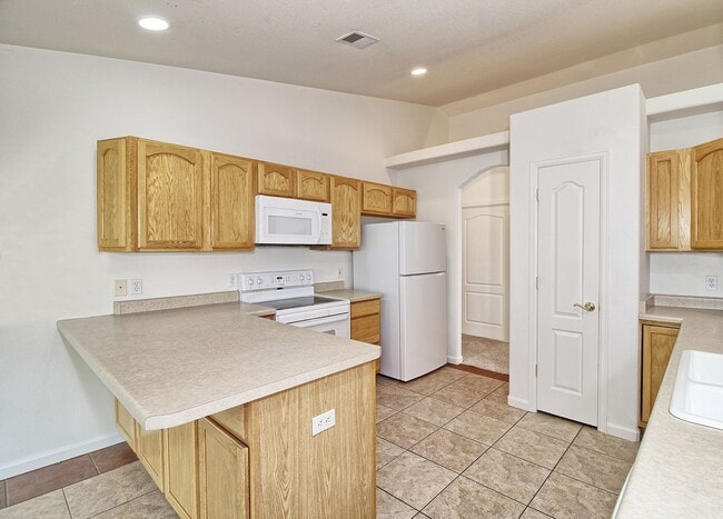 Building Photo - 598 Garnet Dr