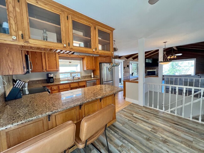 Building Photo - 27030 Oakflat Dr