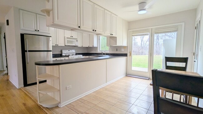 Building Photo - 709 W Kenilworth Ave