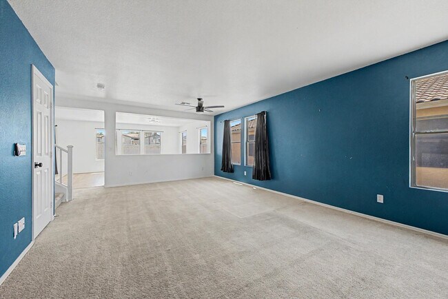 Building Photo - 559 W Viola St