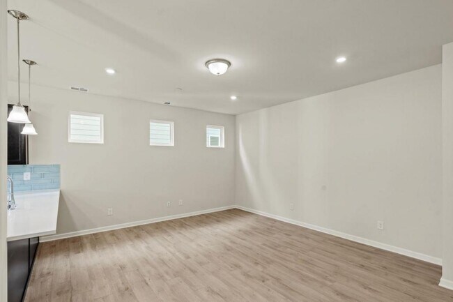 Building Photo - 222 Emmett Dr