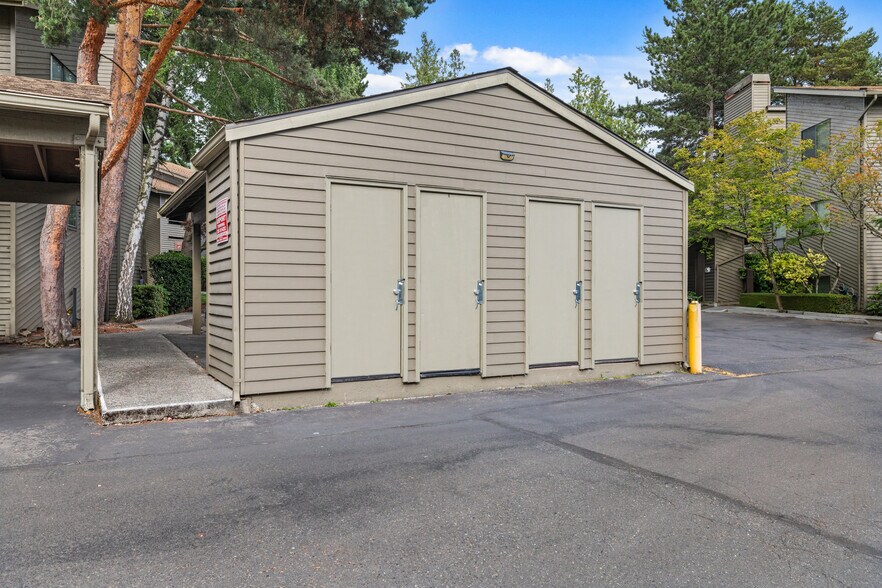 Storage shed next to unit - 130 SW 116th St