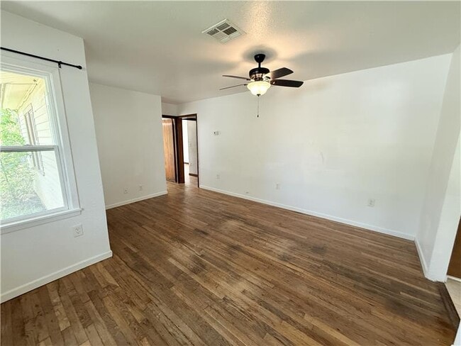 Building Photo - 1004 S 3rd St