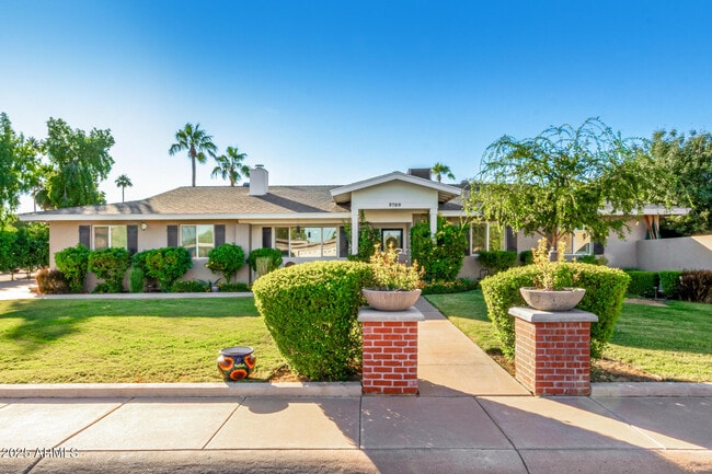 Building Photo - 3750 E Garden Dr