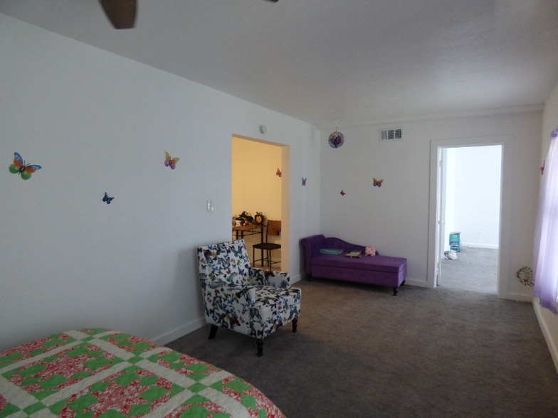 Building Photo - 9 W Eads Ave