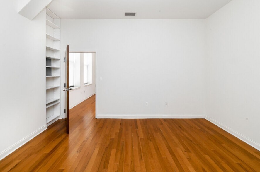 Building Photo - 1001 Chestnut St