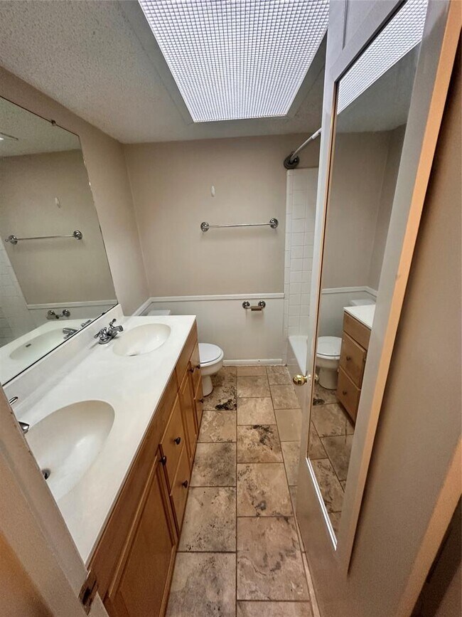 Building Photo - 1725 Toomey Rd