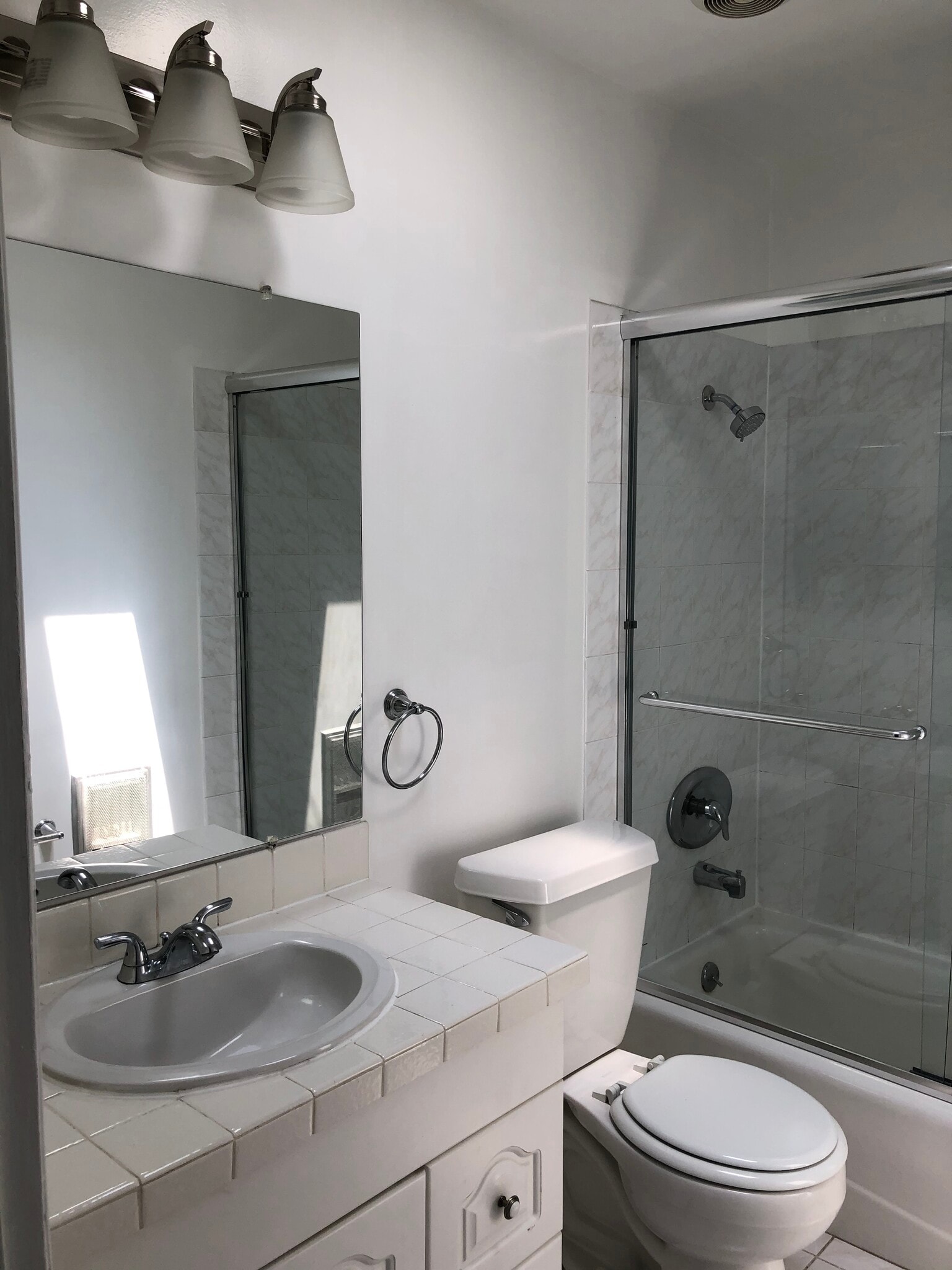 2nd bathroom - 1418 Stanford St