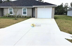 Building Photo - Centrally Located 2/2 in Palm Coast for Aw...