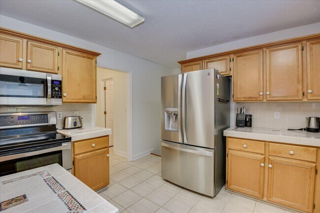 Building Photo - 869 Hickory Ridge Rd