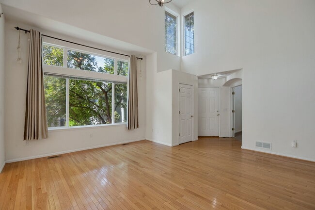 Building Photo - 13647 Plaster Cir
