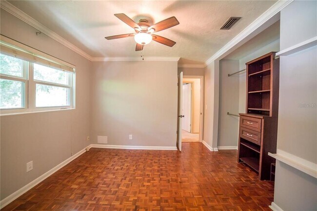 Building Photo - 1009 NW 39th Dr