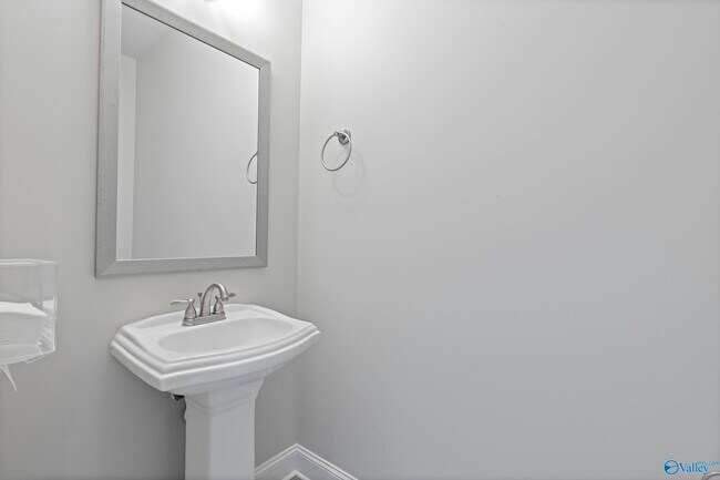 Building Photo - 1032 Cresent Falls