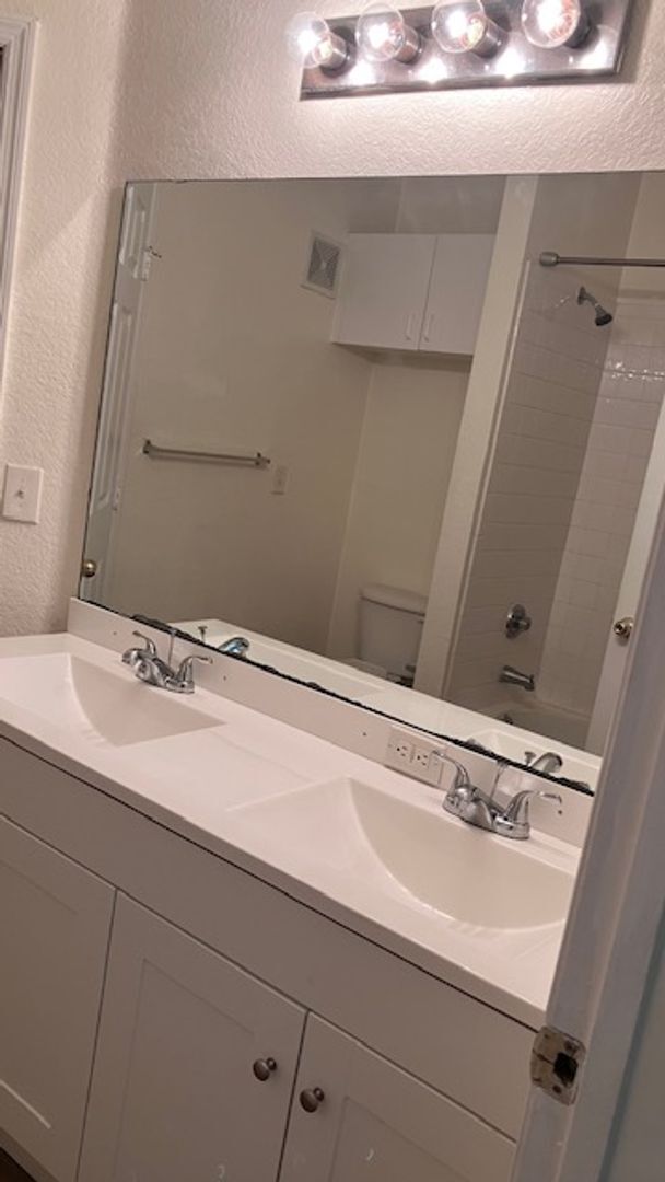 Building Photo - Condo for rent