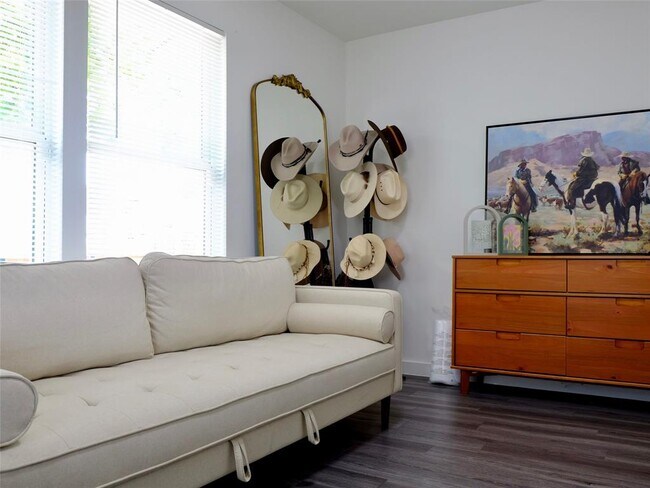 Building Photo - 1401 Marcus Pl