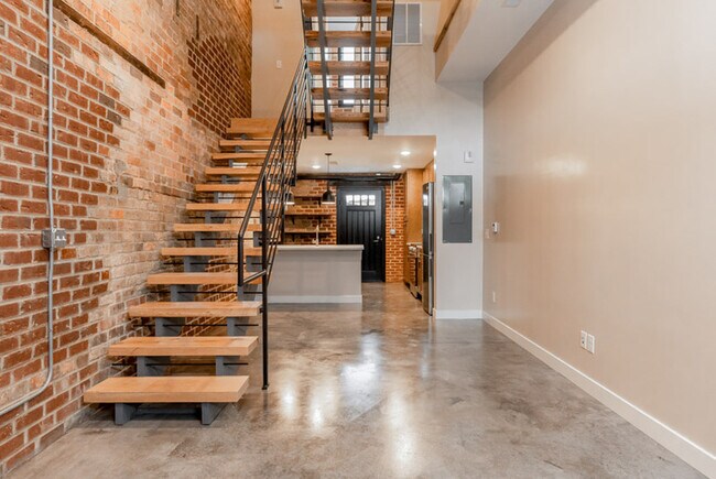 Building Photo - 225 Old South High St