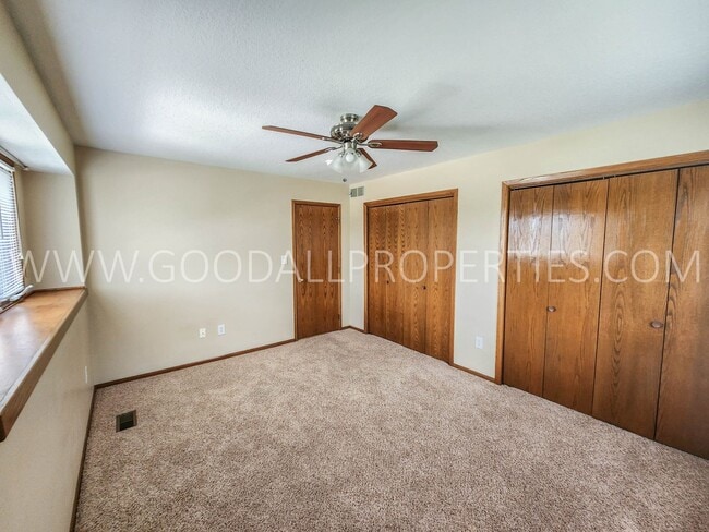 Building Photo - Executive 4 Bedroom Home in West Des Moine...