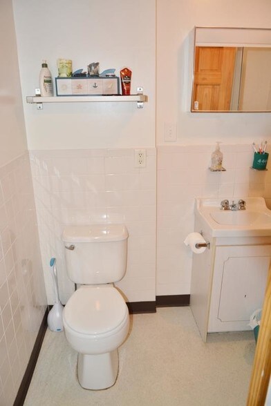 Building Photo - 40 Linden Ave