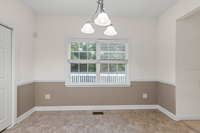 Building Photo - 161 Mediate Dr