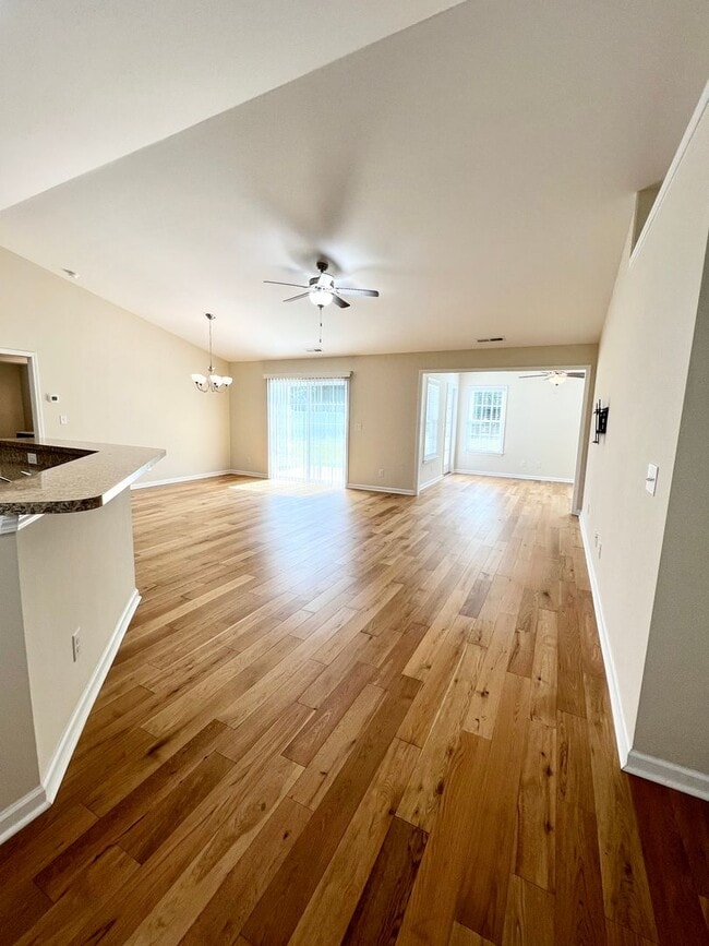Building Photo - Beautiful home in Woodland Lakes! Extended...