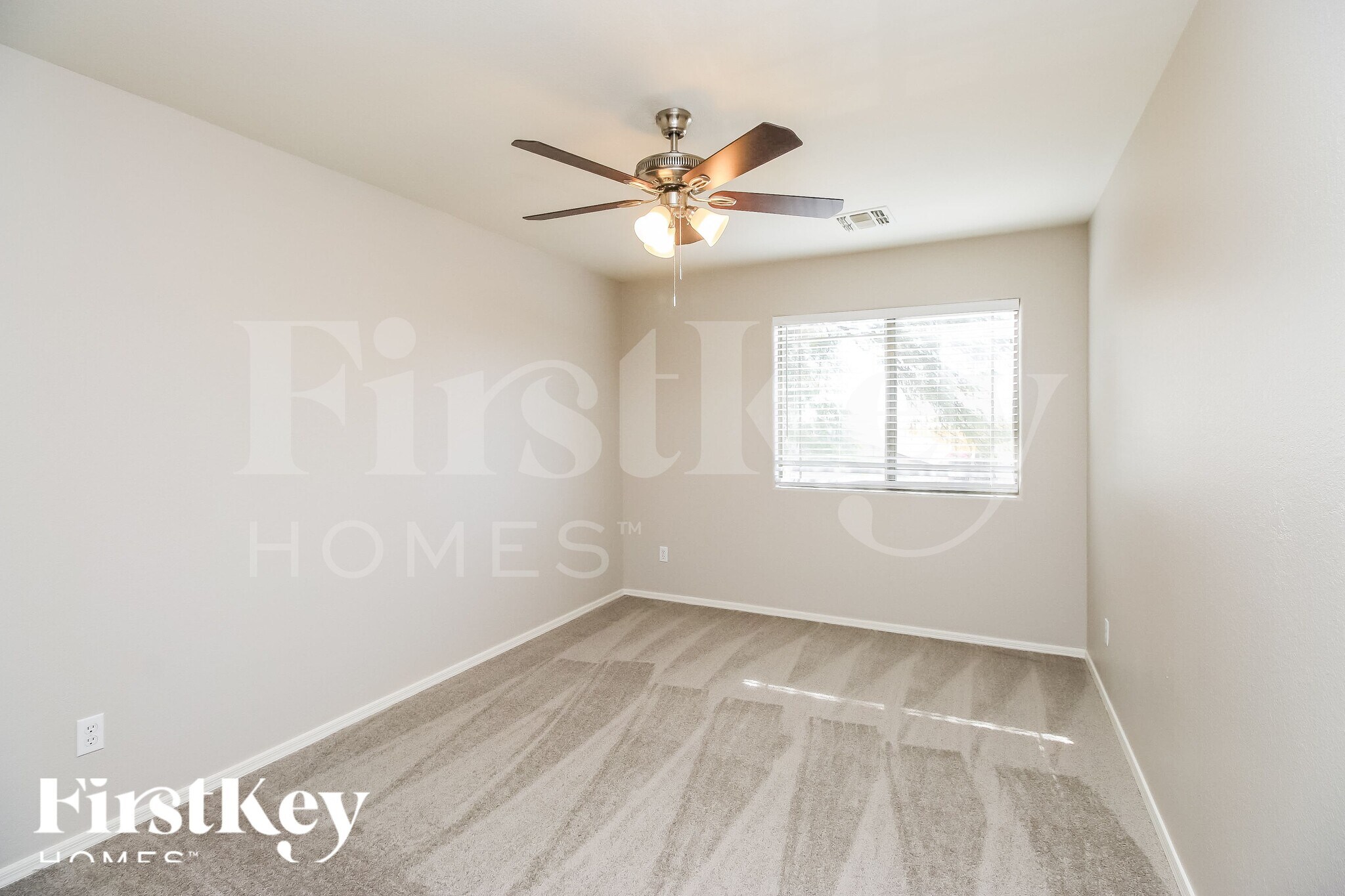 Building Photo - 1858 E Omega Dr