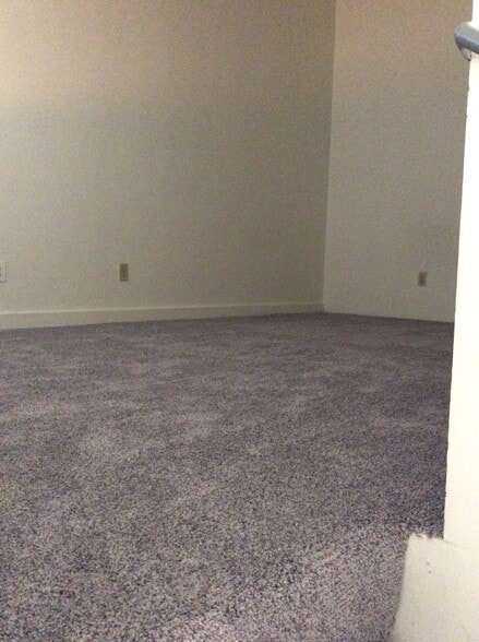 Building Photo - 108 W Charles St