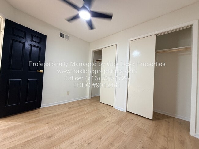 Building Photo - 10855 Meadowglen Ln