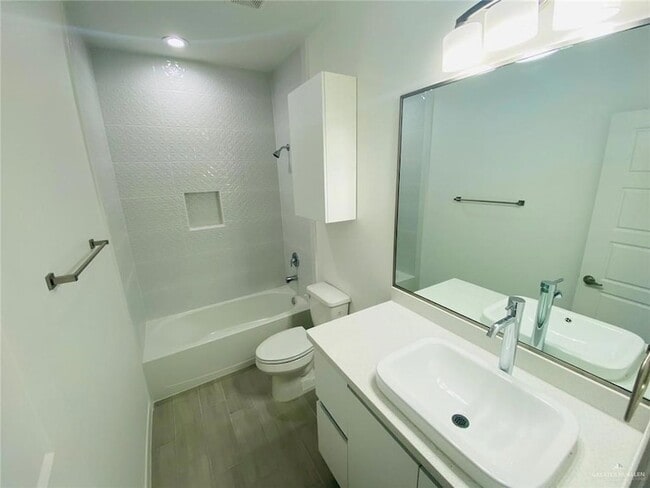 Building Photo - 1624 W Denise Dr