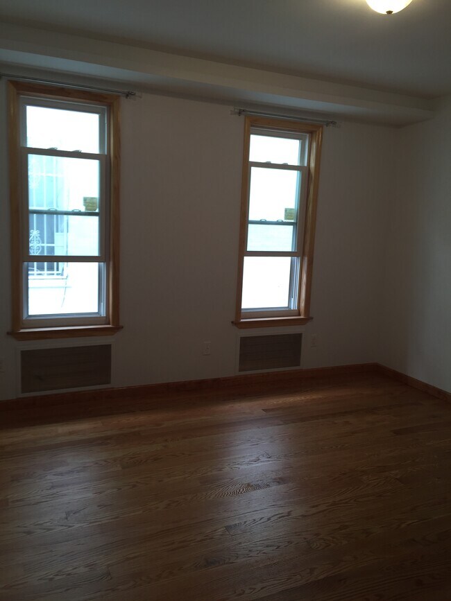 Primary Photo - 2802 W 8th St