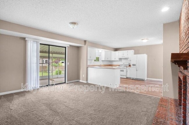 Building Photo - 15593 Fox Plains Dr