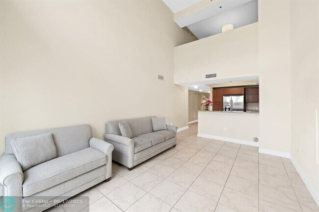 Building Photo - 2641 N Flamingo Rd