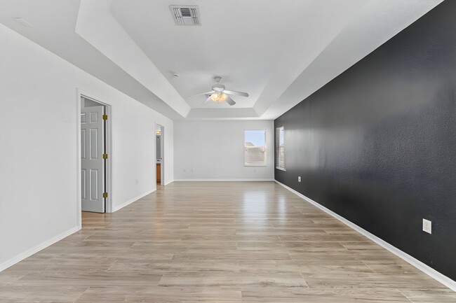 Building Photo - Perfect 4BR two story home with a Pool & Near Disney