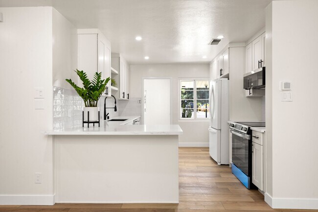 Building Photo - Modern Beauty of Downtown Roseville - 3 Be...