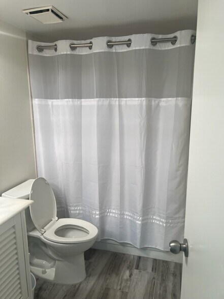 Building Photo - 355 S Ocean Dr